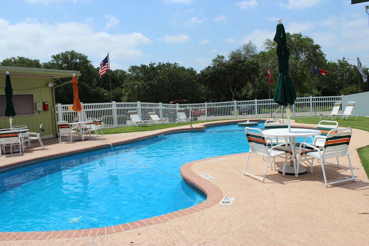 Austin Lone Star Rv Resort 외부 사진